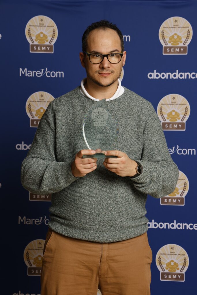 Dan Bernier avec le SEMY Awards 2026 dans la catégorie SEO